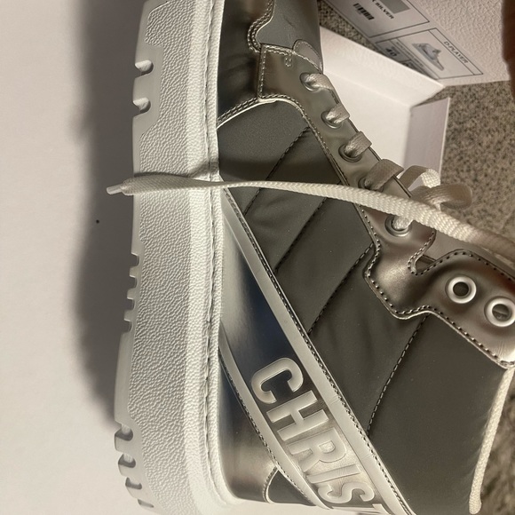 Brand new dior sneakers in box D-player - Picture 2 of 4
